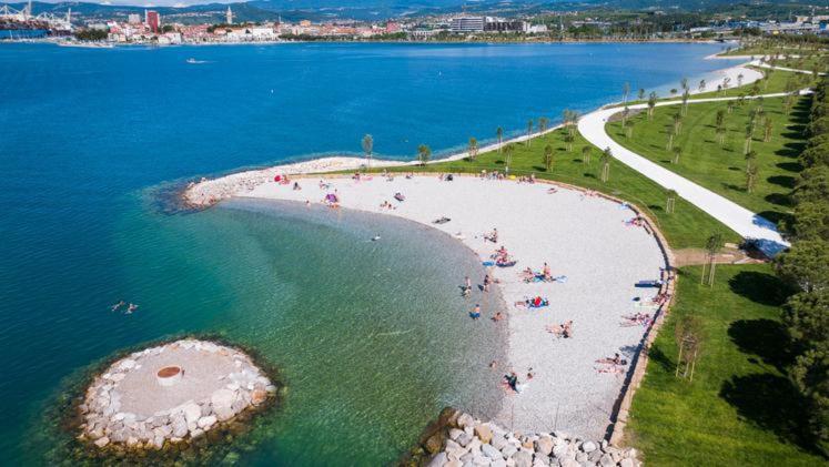 Aegida Beachfront Apartment Koper Extérieur photo